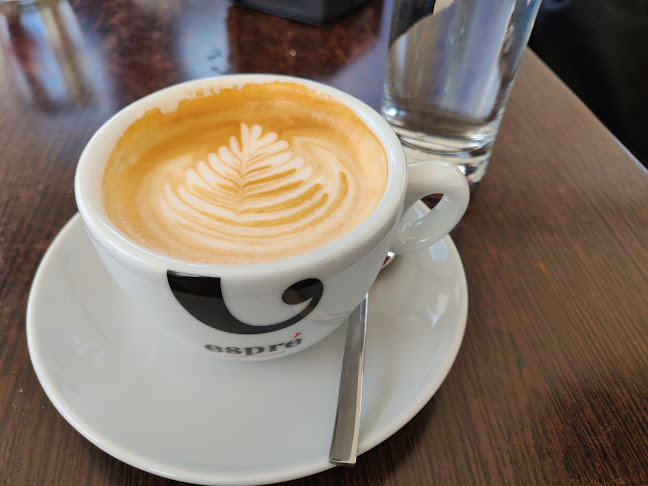 Deluxe Bar - Gastronomija in gostinstvo