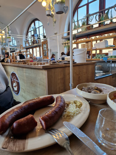 Adamič-Lundrovo nabrežje 1, 1000 Ljubljana