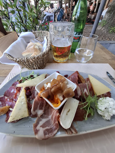 Petkovškovo nabrežje 21, 1000 Ljubljana