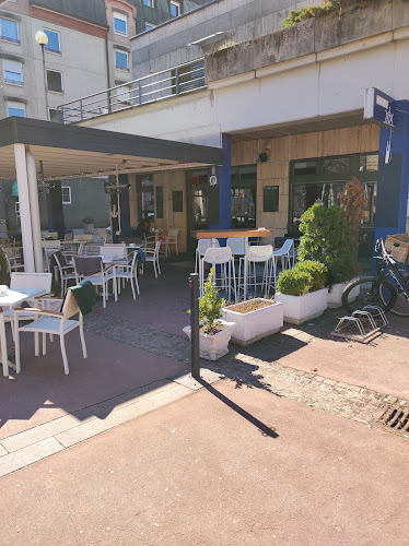 Karaka Bar - Gastronomija in gostinstvo