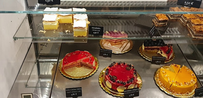 1000 Cankarjevo nabrežje, Next to Ljubljana Triple Bridge, Tromostovje 1, 1000 Ljubljana