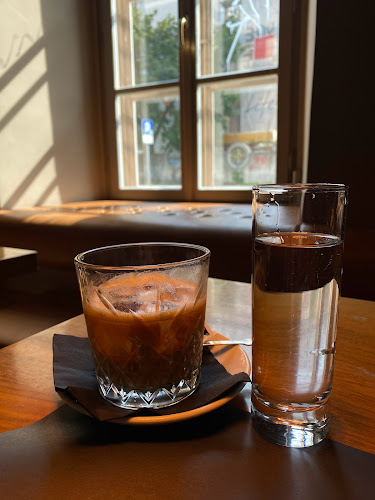 Opinii despre Kavarna Rog în Ljubljana - Gastronomija in gostinstvo