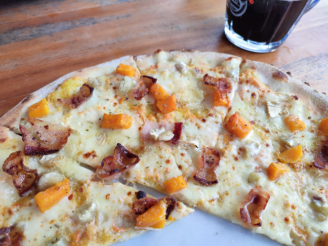 Pizzeria Grad - Gastronomija in gostinstvo