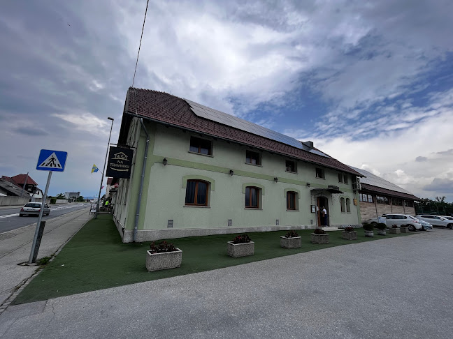 Kavarna Hiša - Gastronomija in gostinstvo