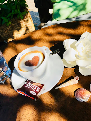 Kavarna In Slaščičarna Palček