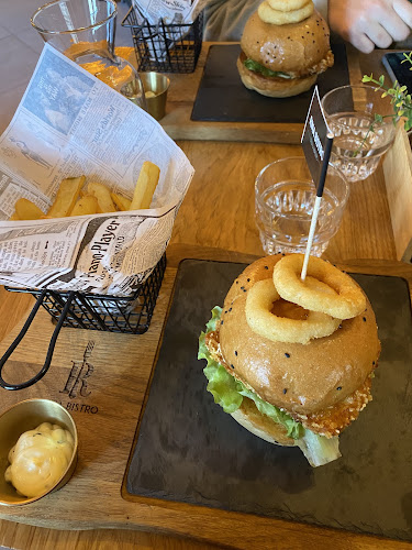 Rina Bistro | Beer, Burgers & Sport