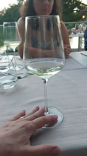 Opinii despre NOE Wine Bar & Restaurant în Volčja Draga - Gastronomija in gostinstvo