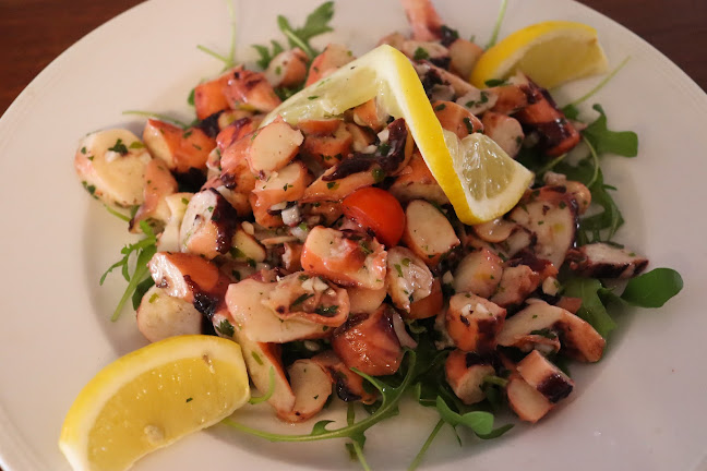 Picerija pri vodnjaku - Gastronomija in gostinstvo