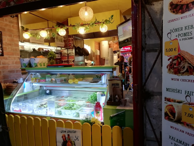 Pogačarjev trg 1, 1000 Ljubljana