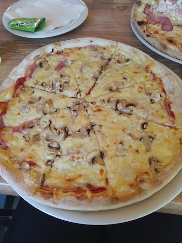 G-Spot Picerija ob parku - Gastronomija in gostinstvo