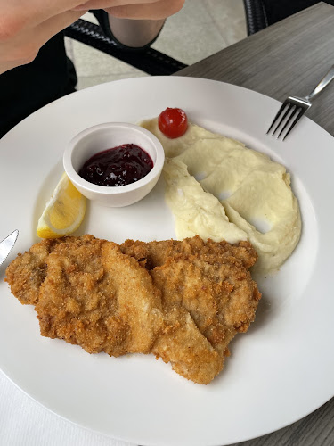 Kavarna Park - Gastronomija in gostinstvo