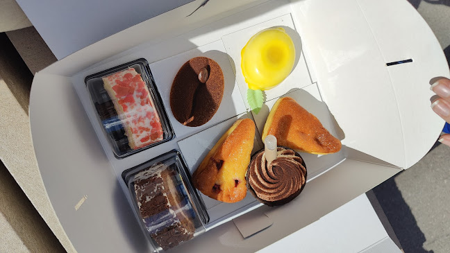 Cake O'Clock-Urška peče - Gastronomija in gostinstvo