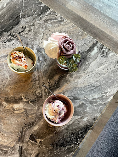 LEDENA - Slaščičarna & Bar - Gastronomija in gostinstvo