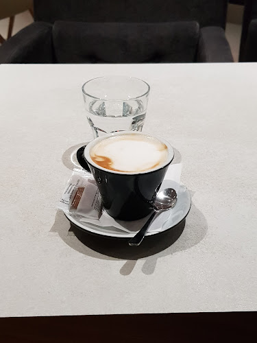 Zagrebška c. 24, 2000 Maribor