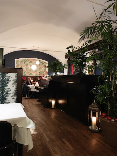 Dvorni trg 1, 1000 Ljubljana