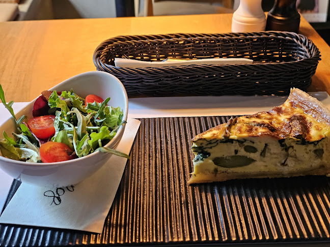 Kavarna Rog - Gastronomija in gostinstvo