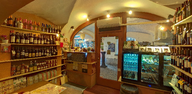 Vineria del Ponte - wine shop with a wide variety of labels from Slovenia