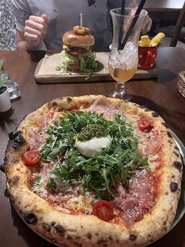 Opinii despre Pod Velbi în Begunje na Gorenjskem - Gastronomija in gostinstvo