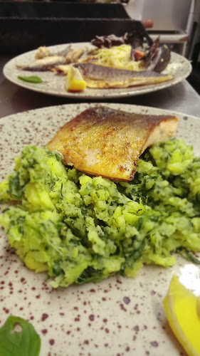 Okrepčevalnica Konoba Dalmacija - Gastronomija in gostinstvo