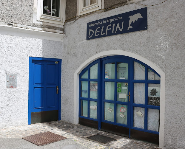 Ribarnica in restavracija Delfin - Gastronomija in gostinstvo