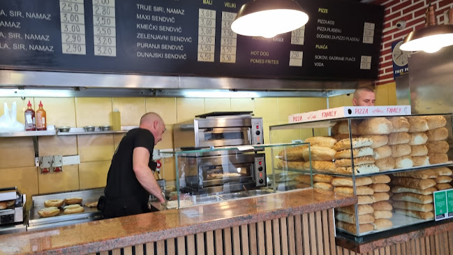 Pristaniška ulica 2, 6000 Koper