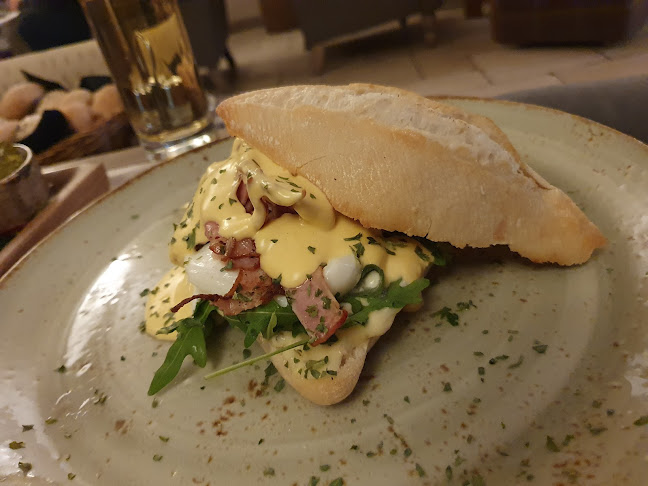 Dvor Tacen Kavarna - Gastronomija in gostinstvo