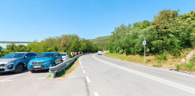 Okrepčevalnica Viki burger - Gastronomija in gostinstvo