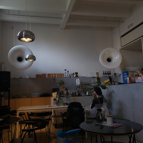 Kavarna Moderna - Gastronomija in gostinstvo