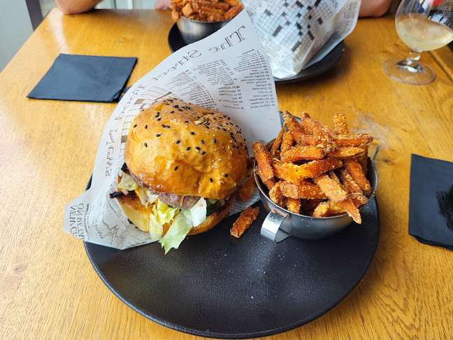 Opinii despre Burger&Pizza House Easy Beer în Koper - Gastronomija in gostinstvo