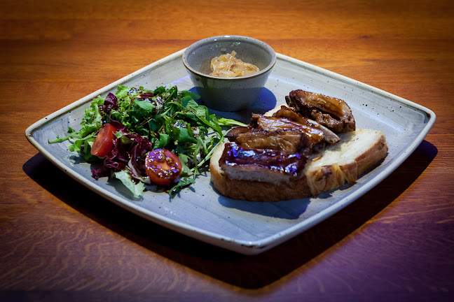 Bunker postapocalyptic steampunk bar