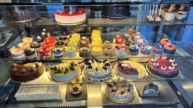 Caffé Maximum - Kavarna in slaščičarna - Gastronomija in gostinstvo