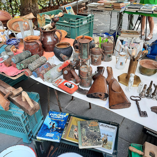 Opinii despre Nedeljski bolšji trg - sejem starin v Ljubljani • Flea Market Ljubljana - Antique fair în Ljubljana - Gastronomija in gostinstvo