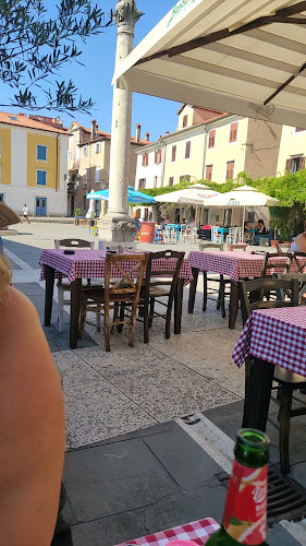 Baščaršija (Koper Carpacciov trg) - Gastronomija in gostinstvo