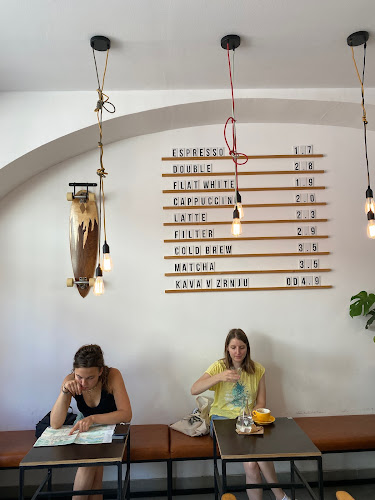 Ulica 10. oktobra 1, 2000 Maribor