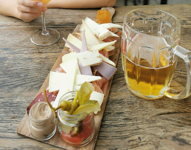 Cankarjevo nabrežje 13, 1000 Ljubljana