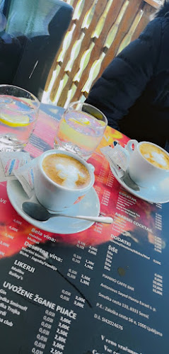 Opinii despre Pianino Caffe Bar în Ljubljana - Gastronomija in gostinstvo