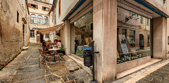 Bar Cameral - Gastronomija in gostinstvo