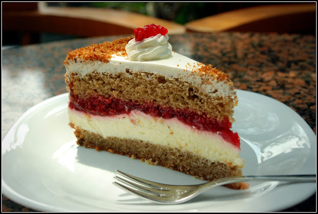 Opinii despre Kavarna Zvon, Euro Markt d.o.o. în Izola - Gastronomija in gostinstvo