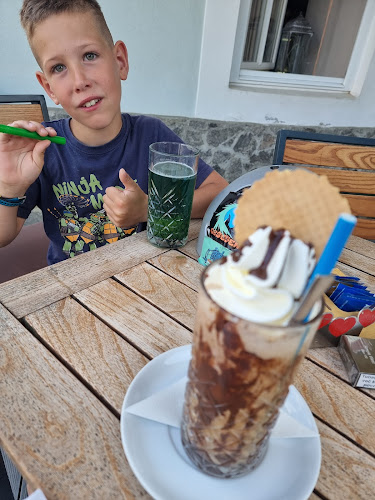 kavarna in slaščičarna polonca - Gastronomija in gostinstvo