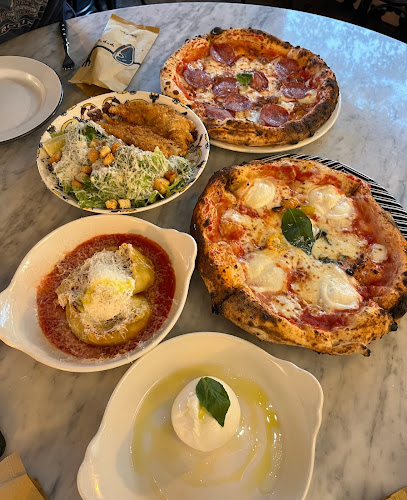 Breg 2, 1000 Ljubljana