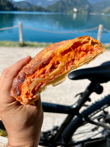 Galerija Trešpank, Grajska cesta 4, 4260 Bled