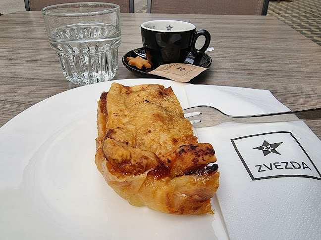 Kavarna Zvezda, Hotel Slon