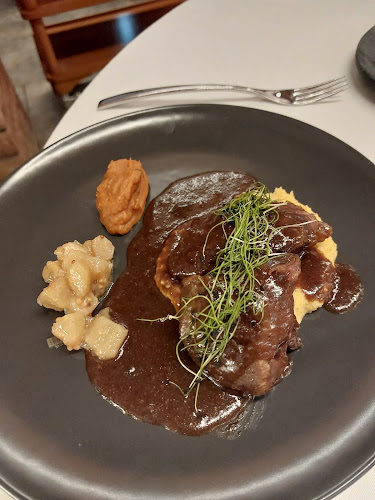 Vila Podvin - Gastronomija in gostinstvo