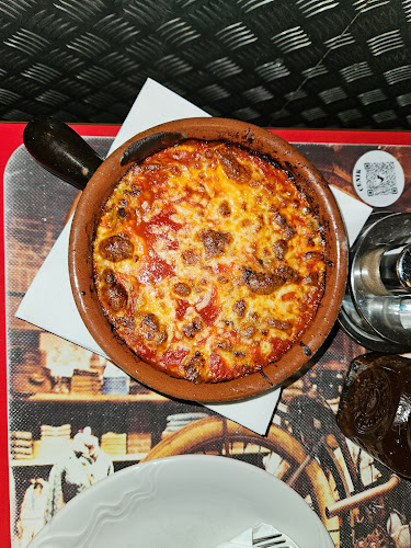 Okrepčevalnica Pizzeria Garaža - Gastronomija in gostinstvo