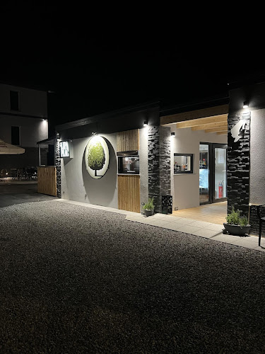 Lipa Plac Restaurant & Apartments, RV park - Gastronomija in gostinstvo