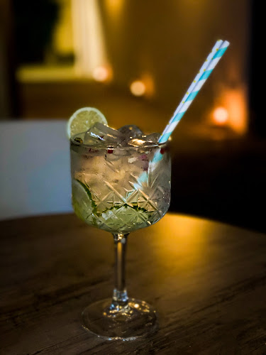 Opinii despre Mikrogalerija kavarnica în Maribor - Gastronomija in gostinstvo