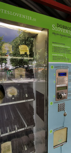 Opinii despre Mlekomat în Ljubljana - Gastronomija in gostinstvo