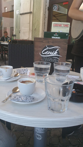 Kavarna Astoria - Gastronomija in gostinstvo