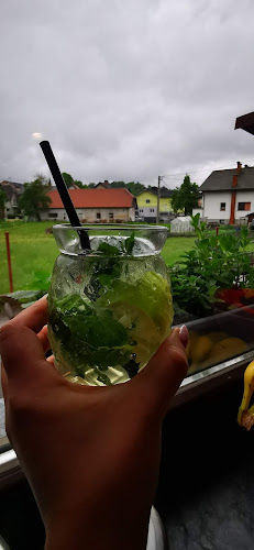 Opinii despre Dnevni bar Krnica - Urška Žnidaršič s.p. în Vrhnika - Gastronomija in gostinstvo