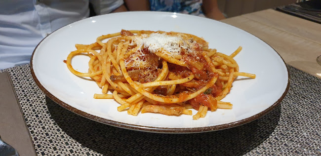 Tržaška c. 5, 1000 Ljubljana